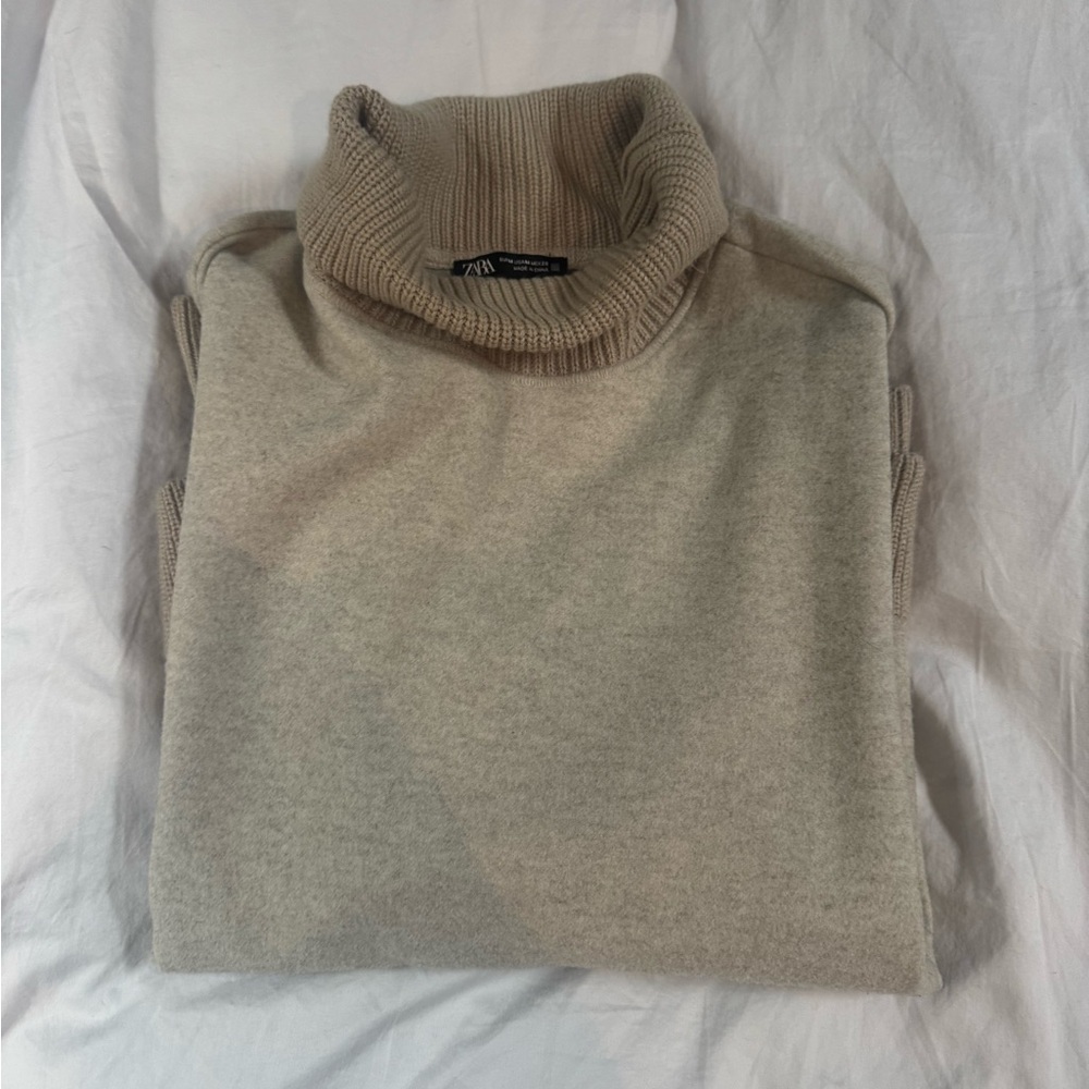 Zara Tan turtleneck Sweater M